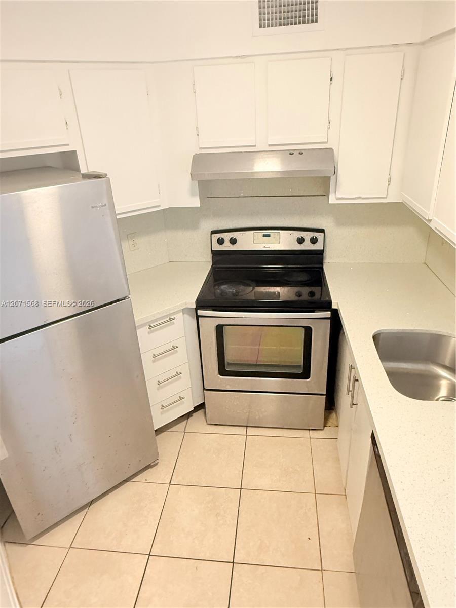 210 Lake Pointe Dr # 210, Oakland Park FL 33309 photo 4