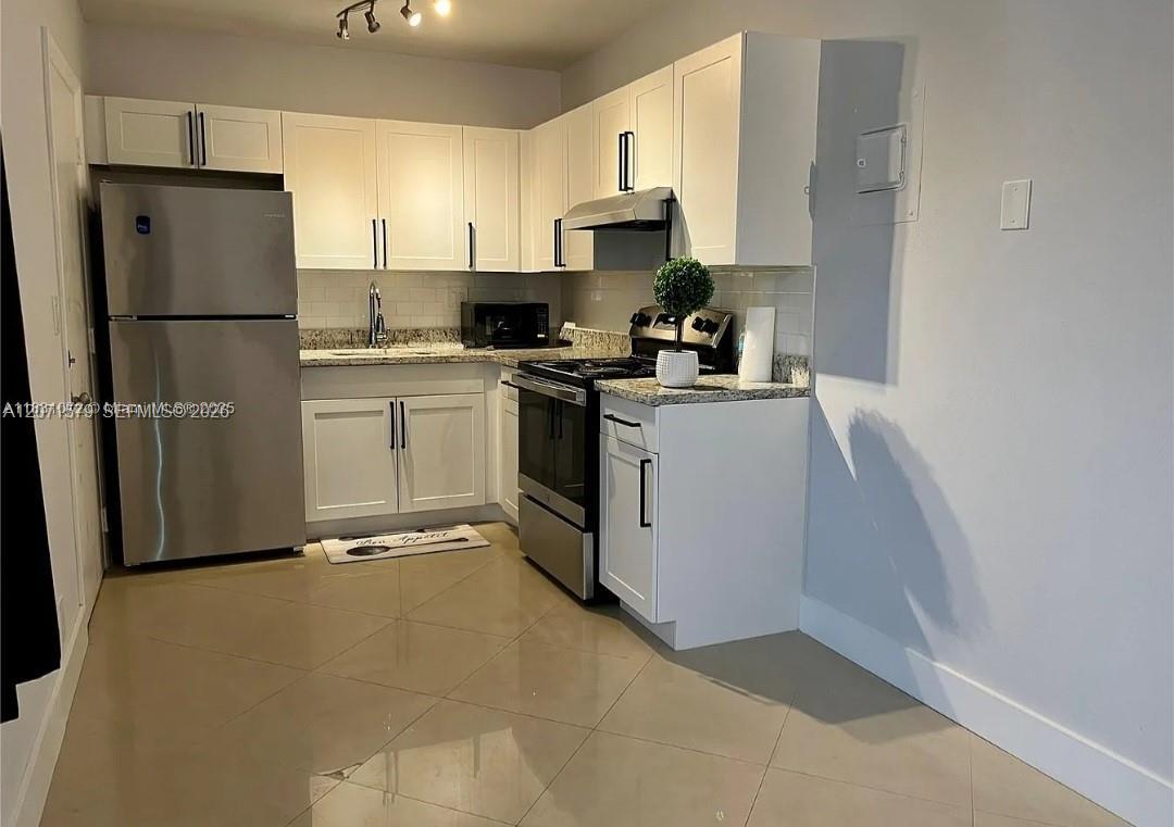 1824 Monroe St # 8, Hollywood FL 33020 photo 5