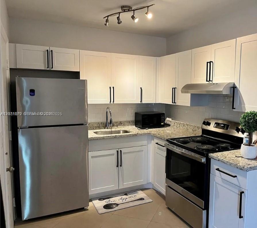 1824 Monroe St # 8, Hollywood FL 33020 photo 4