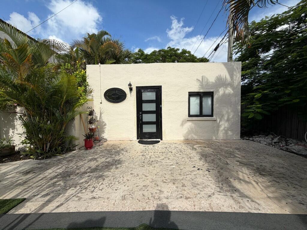 927 Paseo Andorra, West Palm Beach FL 33405