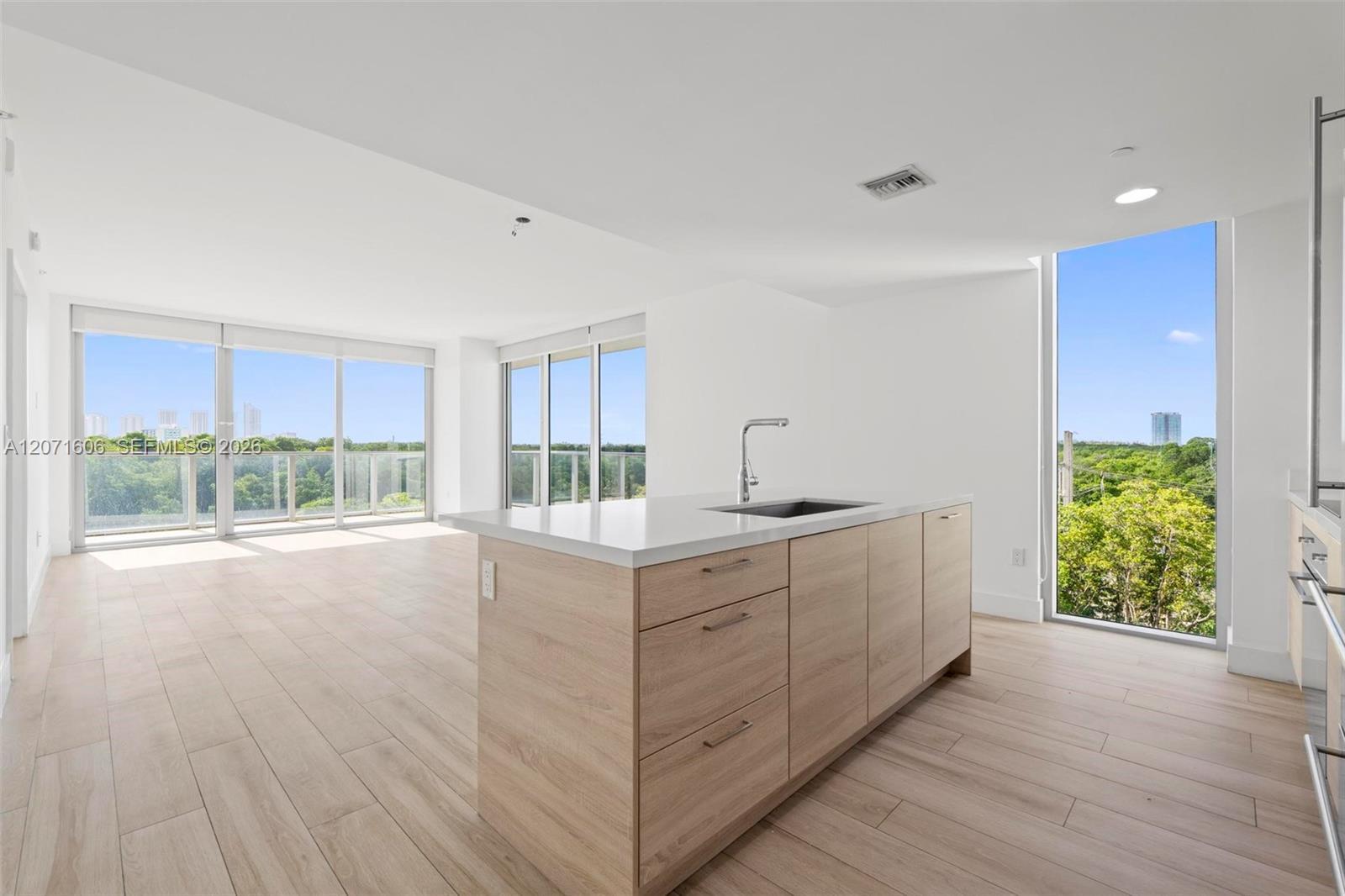16385 Biscayne Blvd # 521, North Miami Beach FL 33160 photo 5