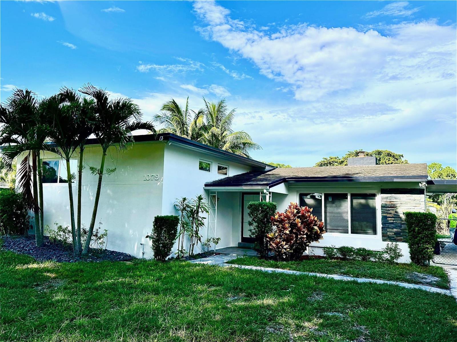 1079 W COUNTRY CLUB Circle, Plantation FL 33317