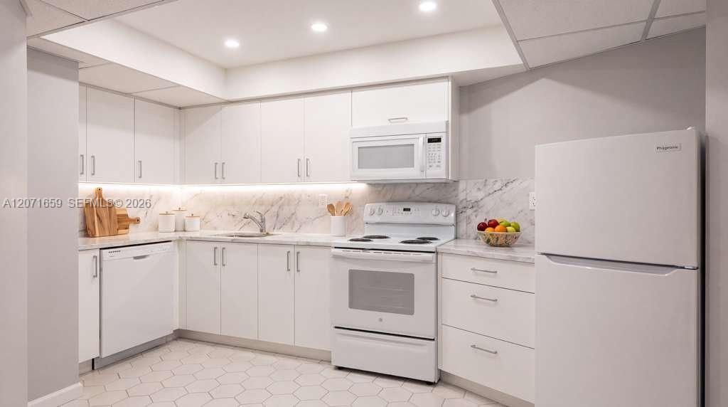1000 Parkview Dr # 511, Hallandale Beach FL 33009