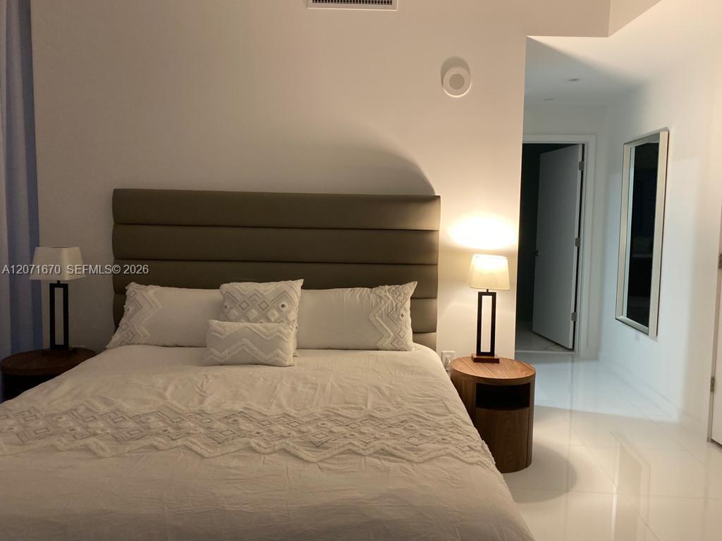 851 NE 1st Ave # 2501, Miami FL 33132 photo 4