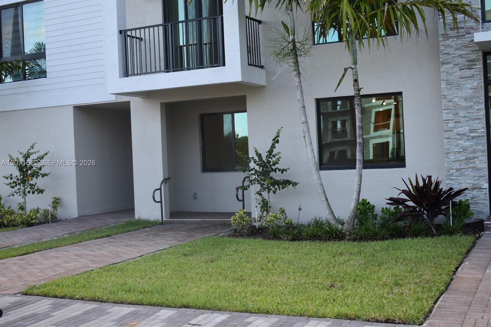 4640 NW 84 # 16, Doral FL 33166 photo 2