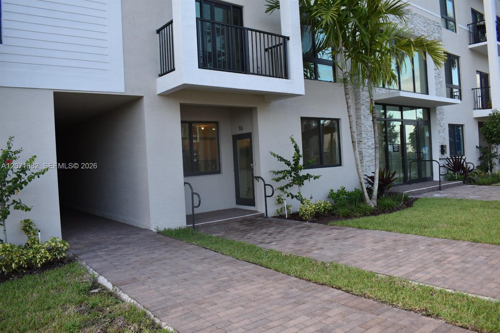 4640 NW 84 # 16, Doral FL 33166