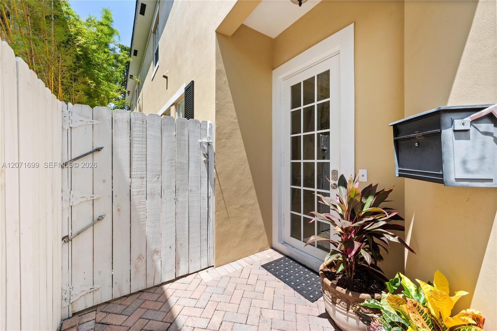 423 SW 16th St, Fort Lauderdale FL 33315 photo 3