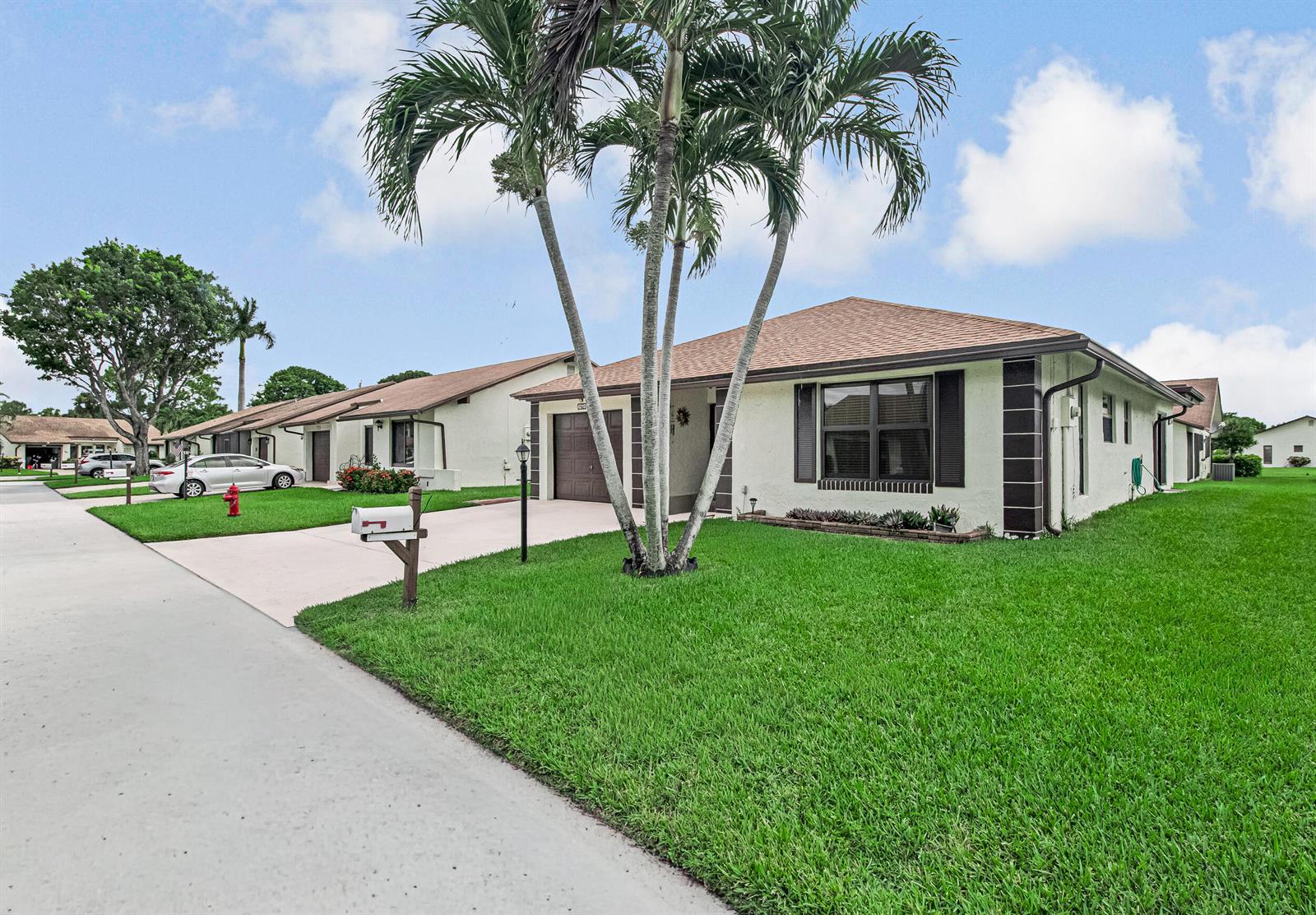 6210 Olivewood Circle, FL 33463 photo 2