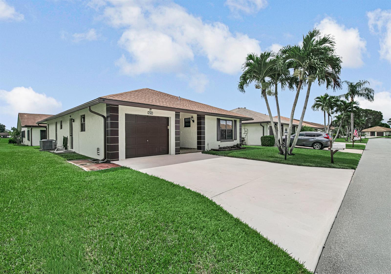6210 Olivewood Circle, FL 33463 photo 3