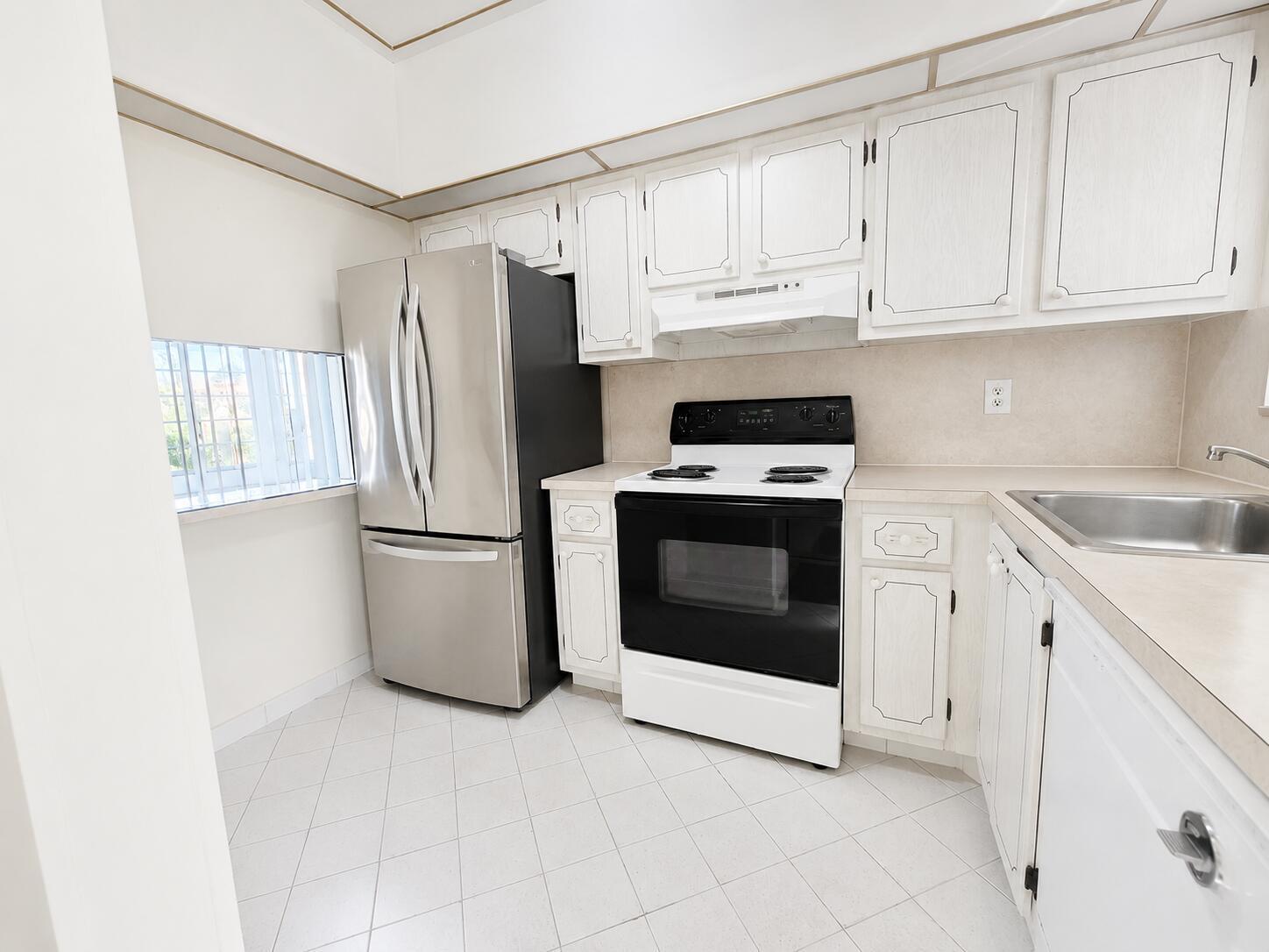 3051 Sunrise Lakes Drive E # 203, Sunrise FL 33322 photo 3