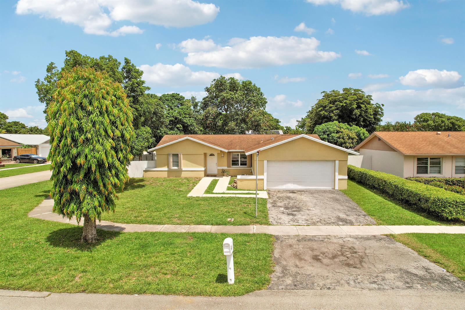 9235 Saddlecreek Drive, Boca Raton FL 33496