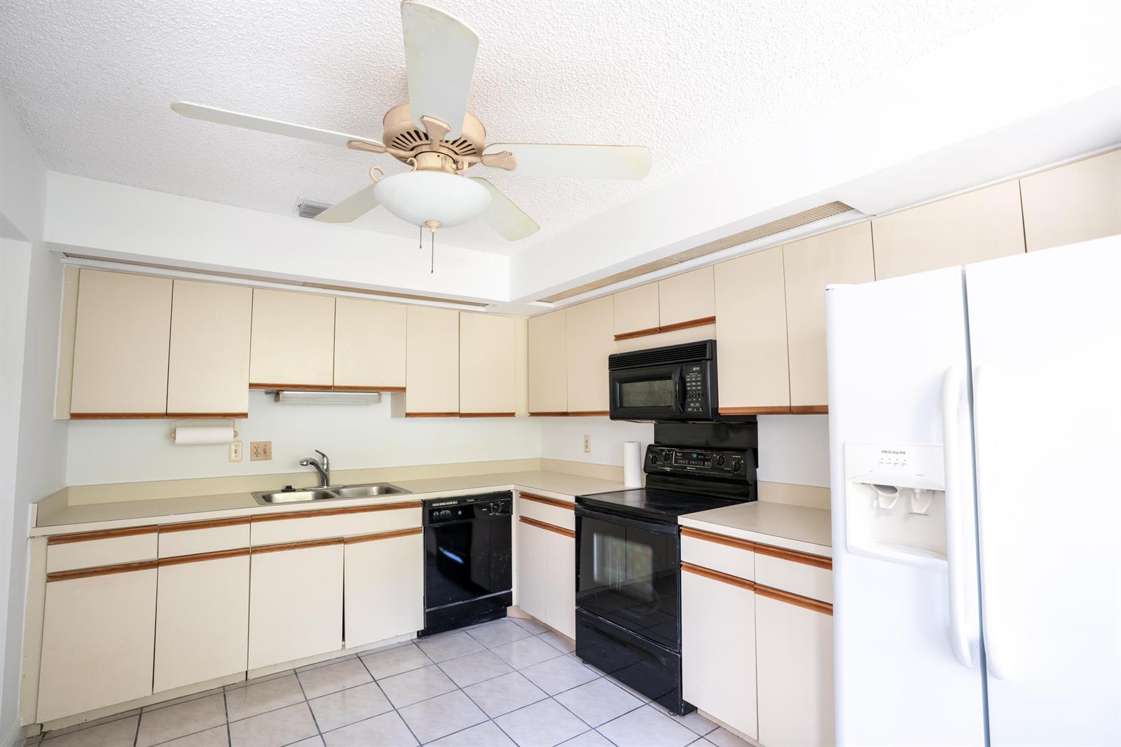 8429 NW 78TH Court, Tamarac FL 33321 photo 4