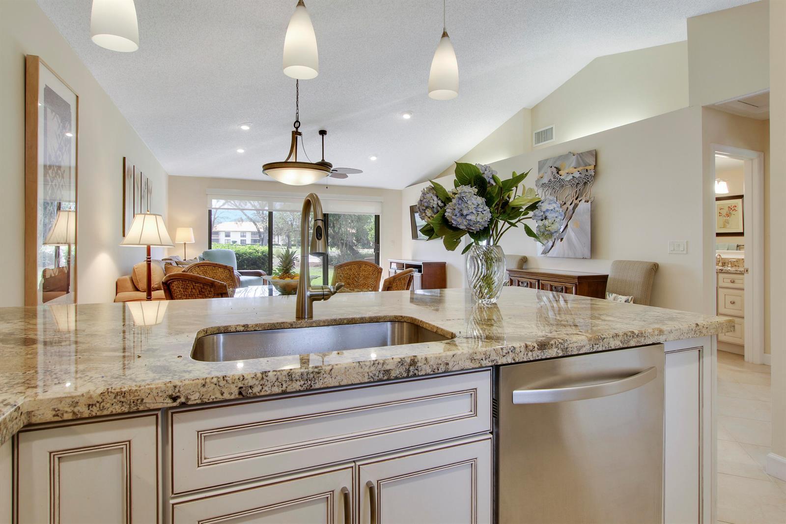 820 Club Drive, Palm Beach Gardens FL 33418 photo 2