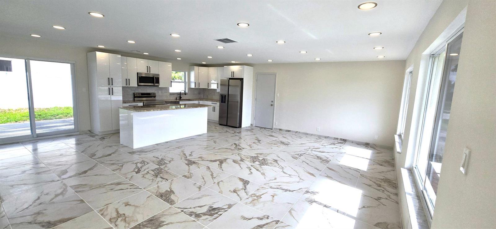 303 SW 33RD Terrace, Deerfield Beach FL 33442 photo 2