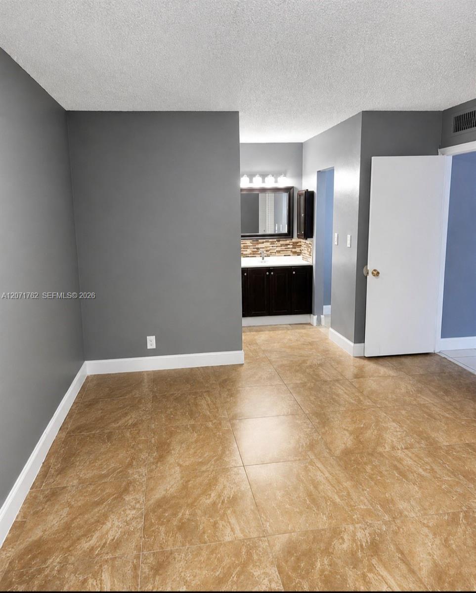 Lauderhill, FL 33319 photo 4