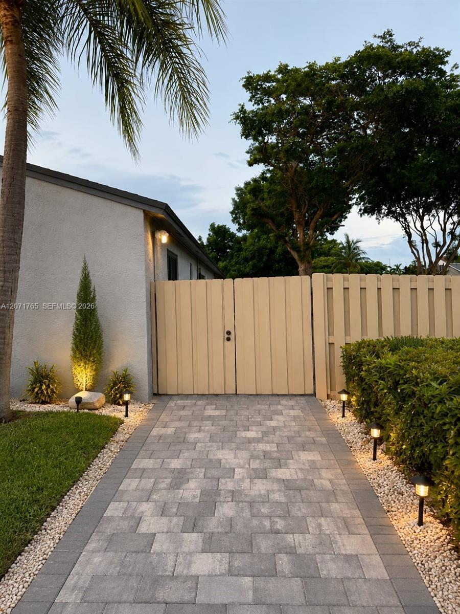 8601 NW 192nd Ter, Hialeah FL 33015 photo 4