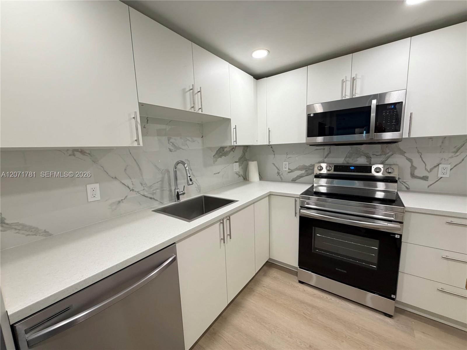 400 Kings Point Dr # 604, Sunny Isles Beach FL 33160