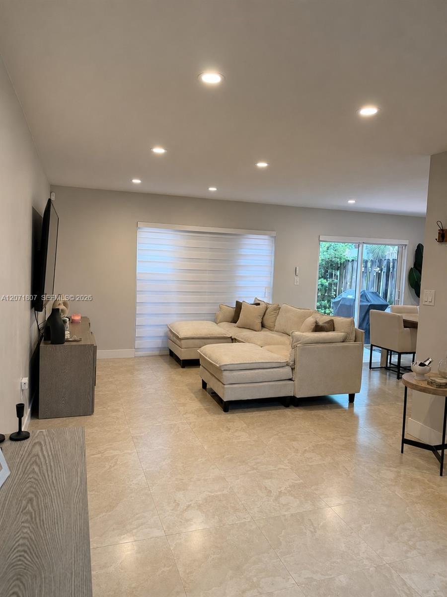 7483 SW 109th Ave, Miami FL 33173 photo 4
