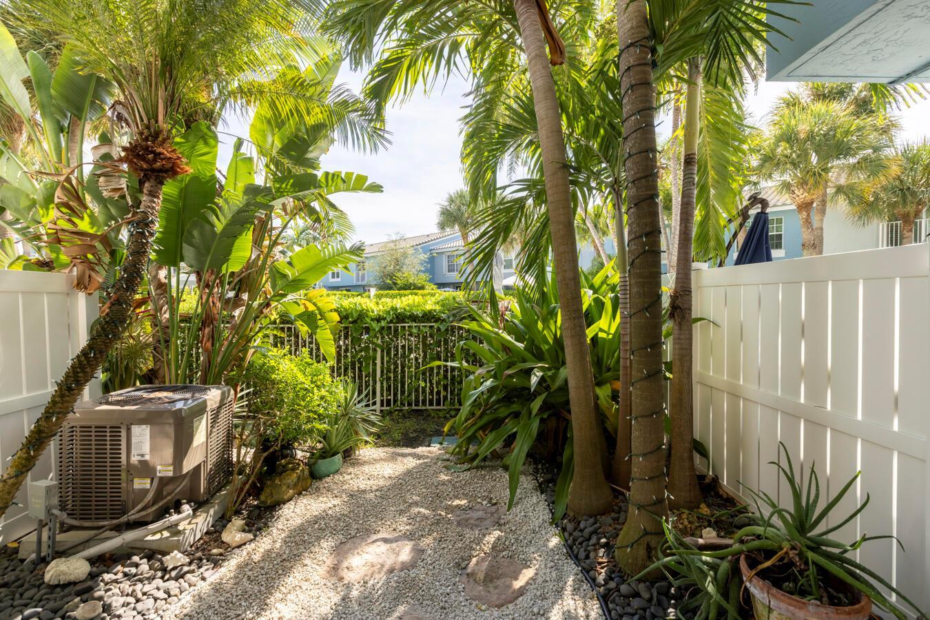1006 Jeffery Street, Boca Raton FL 33487 photo 3
