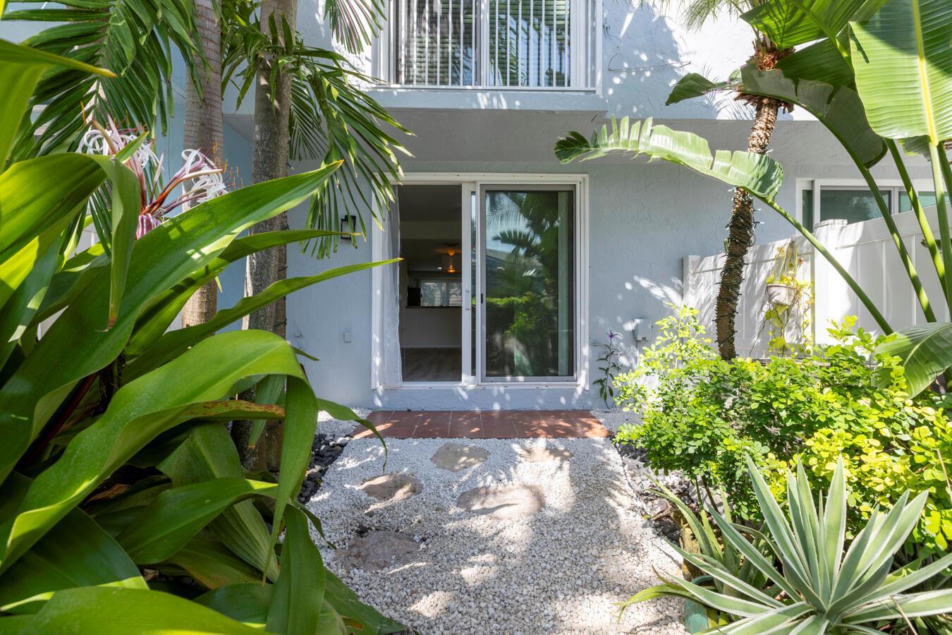 1006 Jeffery Street, Boca Raton FL 33487 photo 4