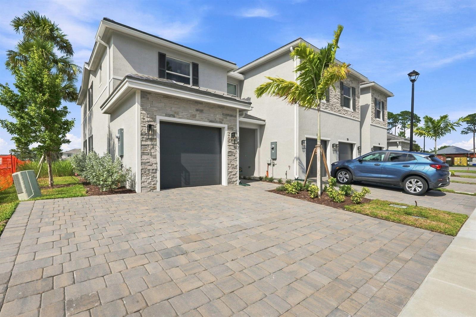 147 LAKESIDE LANDING Court, Royal Palm Beach FL 33411 photo 2