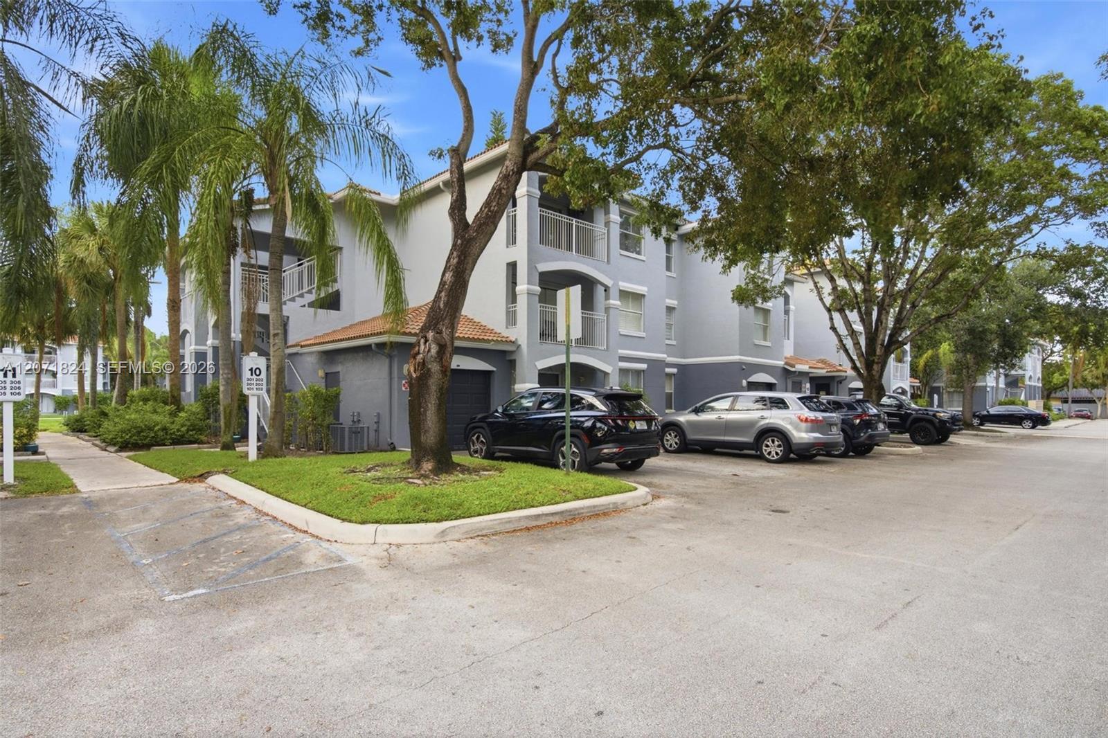 9615 NW 1st Ct # 302, Pembroke Pines FL 33024