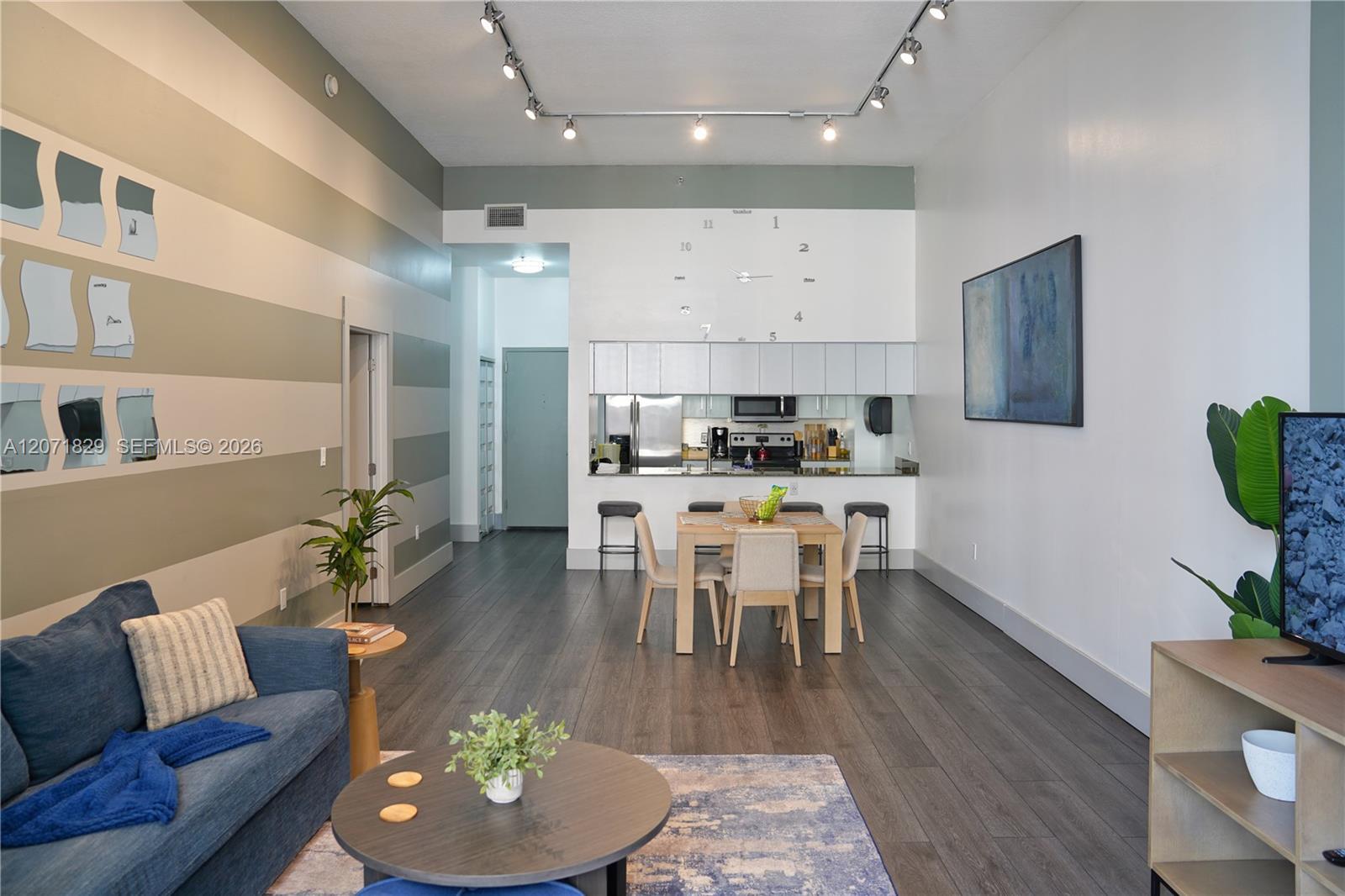 1200 Brickell Bay Dr # 1406, Miami FL 33131 photo 2