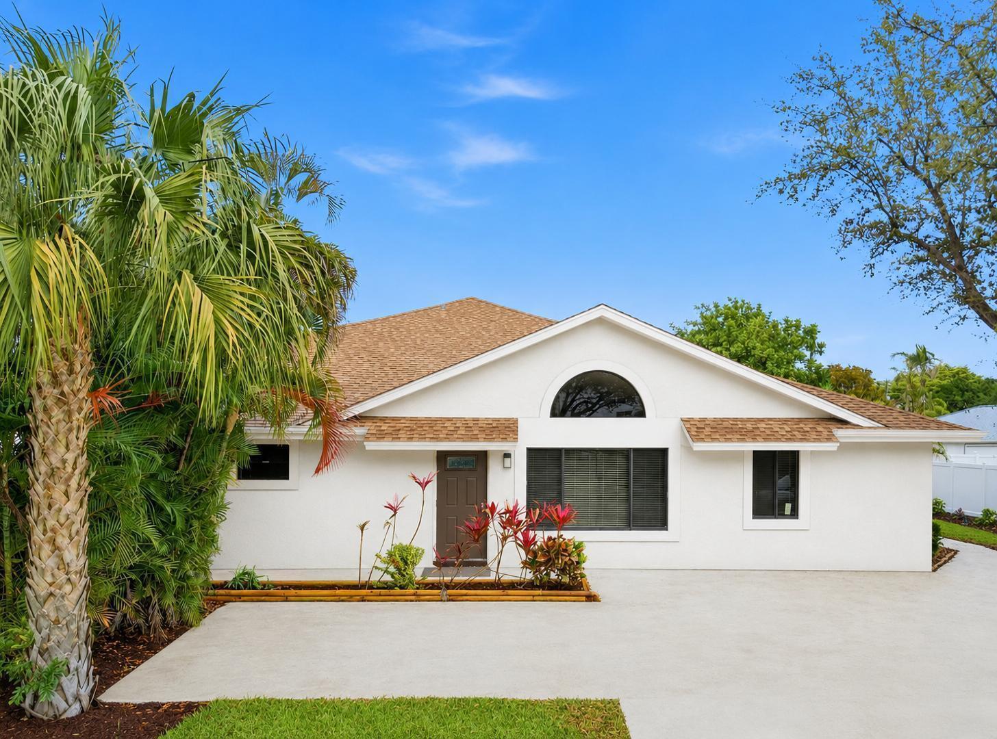 825 DOGWOOD Drive # B, Delray Beach FL 33483 photo 2