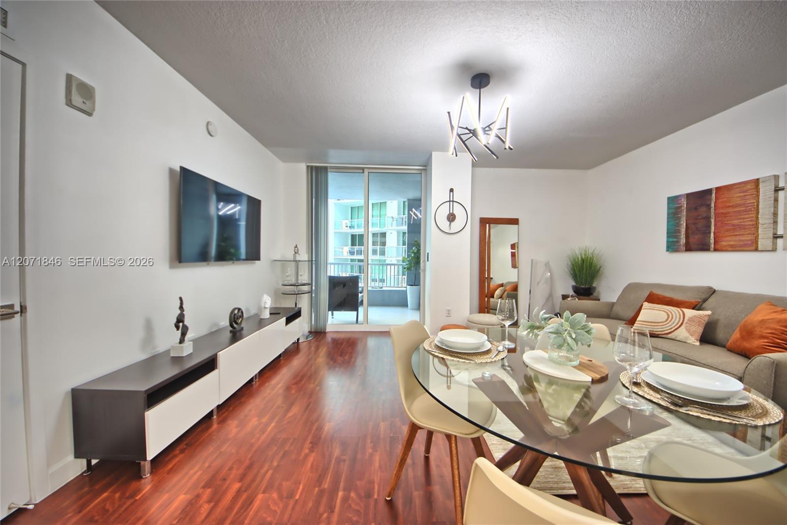 170 SE 14th St # 2303, Miami FL 33131 photo 4
