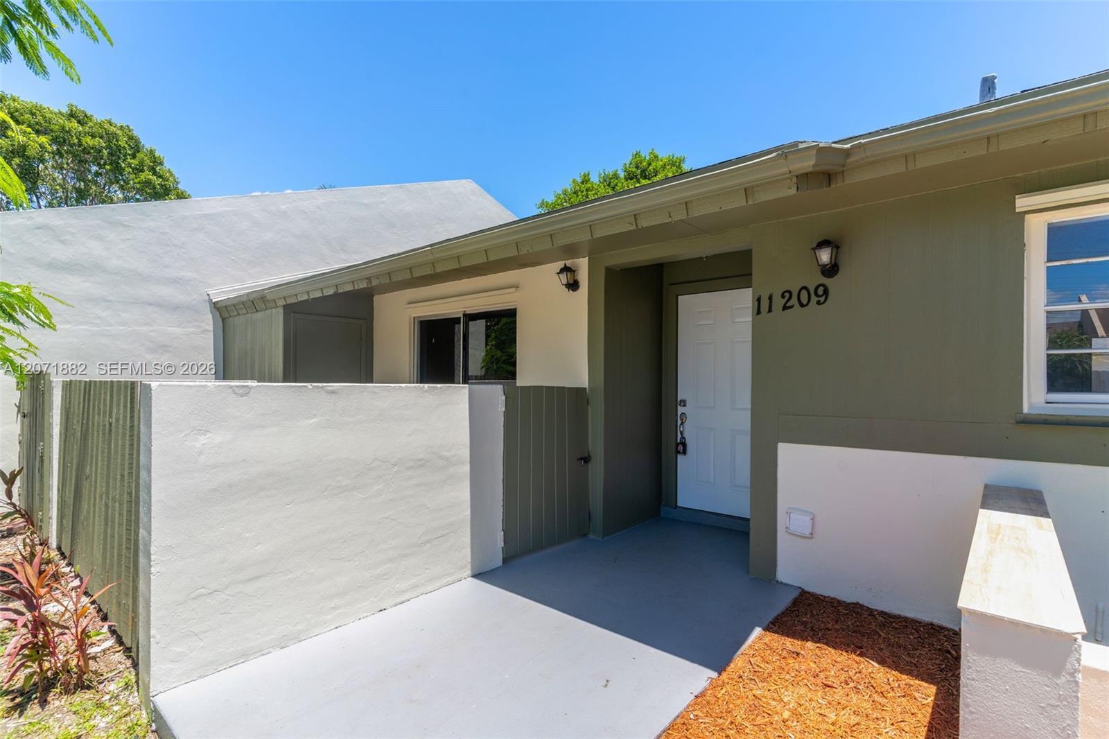 11209 SW 125th Pl, Kendall FL 33186 photo 4