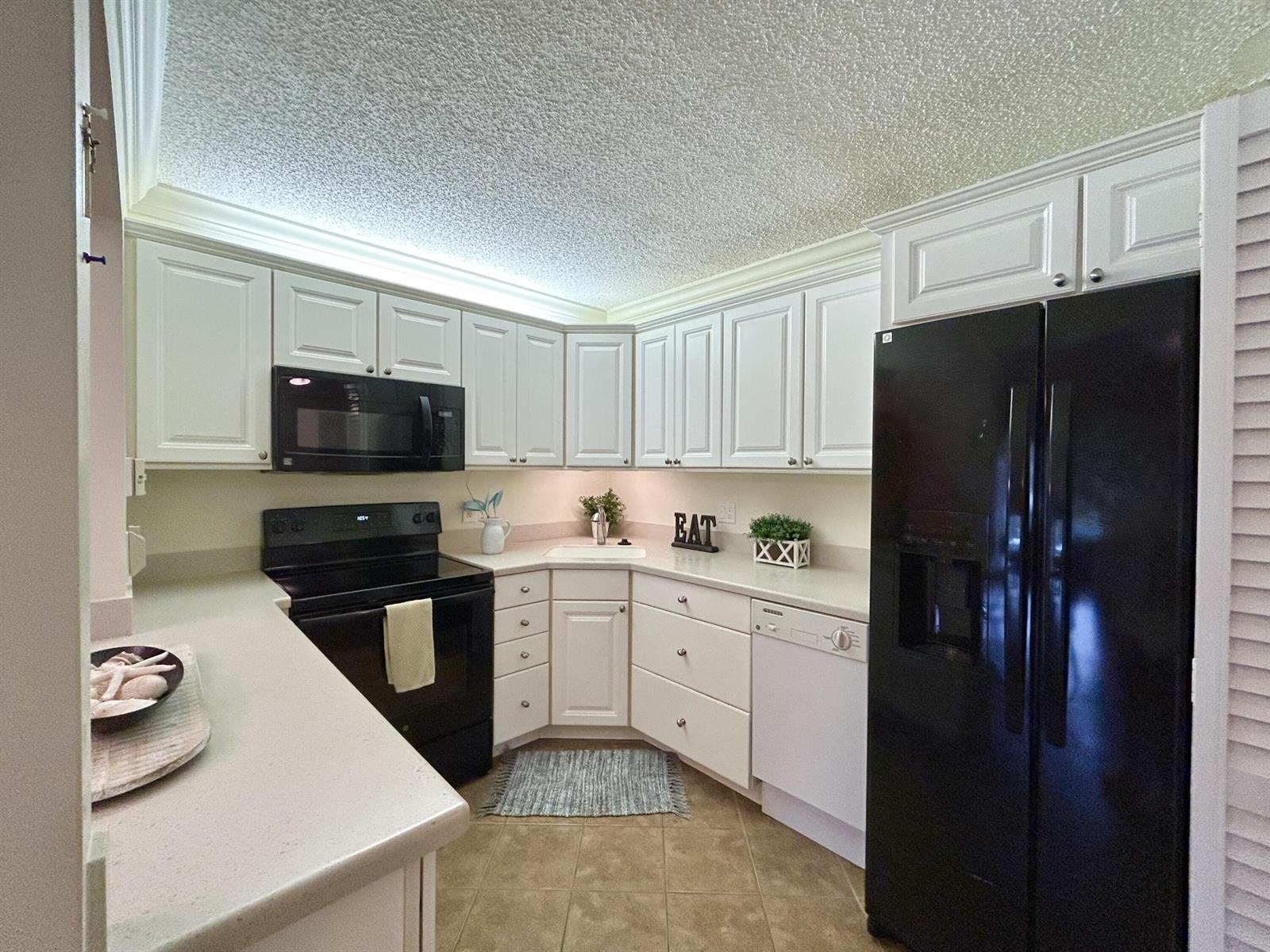 131 LAKE PINE Circle # 1, FL 33463 photo 2