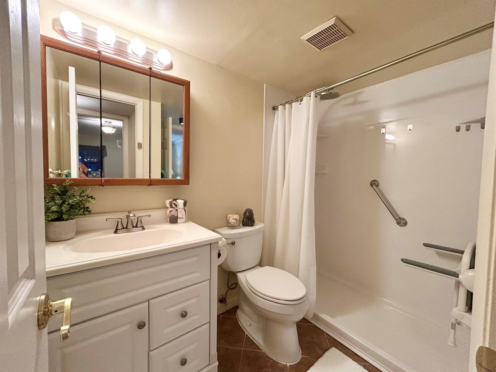 131 LAKE PINE Circle # 1, FL 33463 photo 5