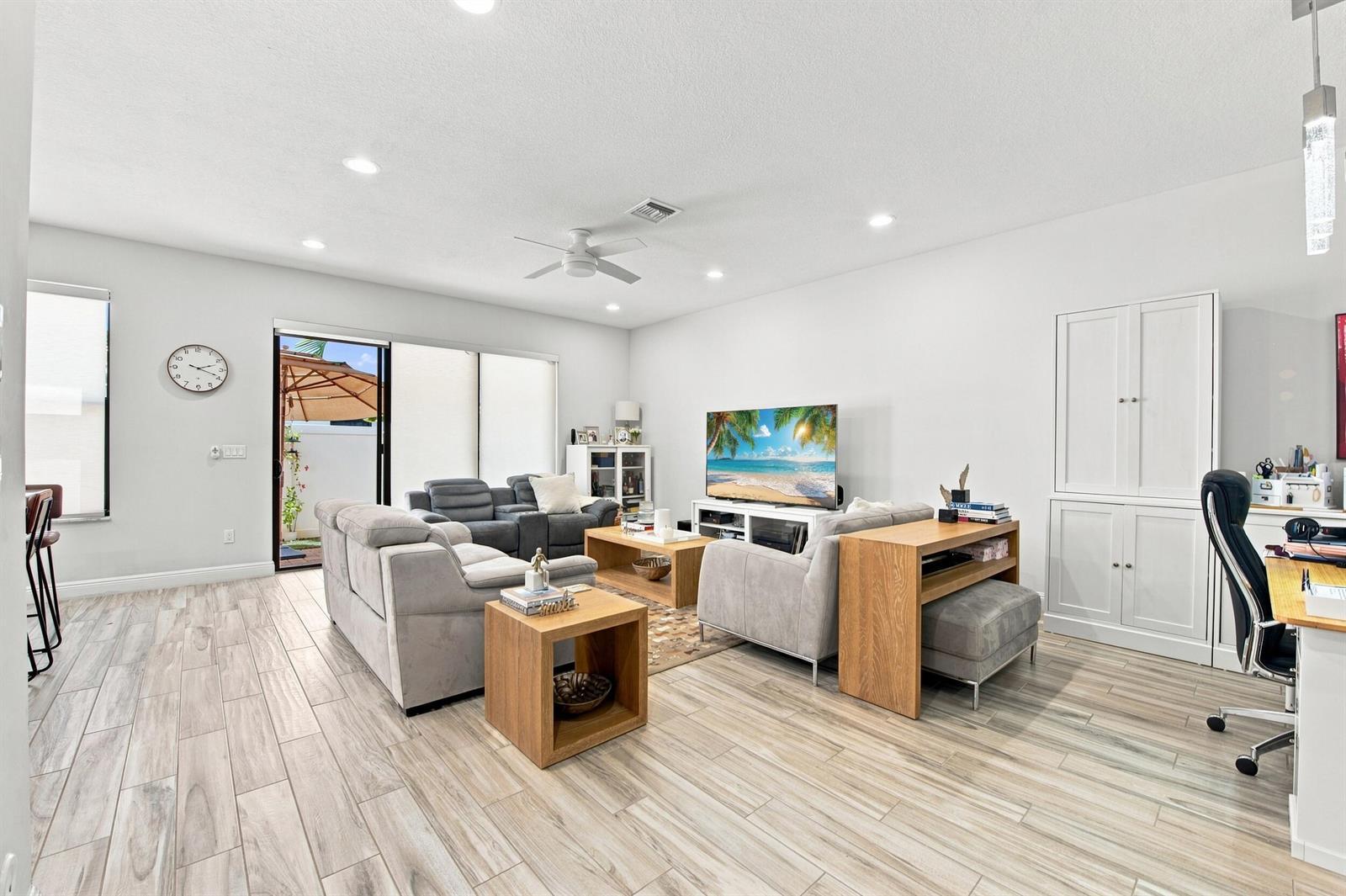 20916 NW 1ST Drive, Pembroke Pines FL 33029 photo 5