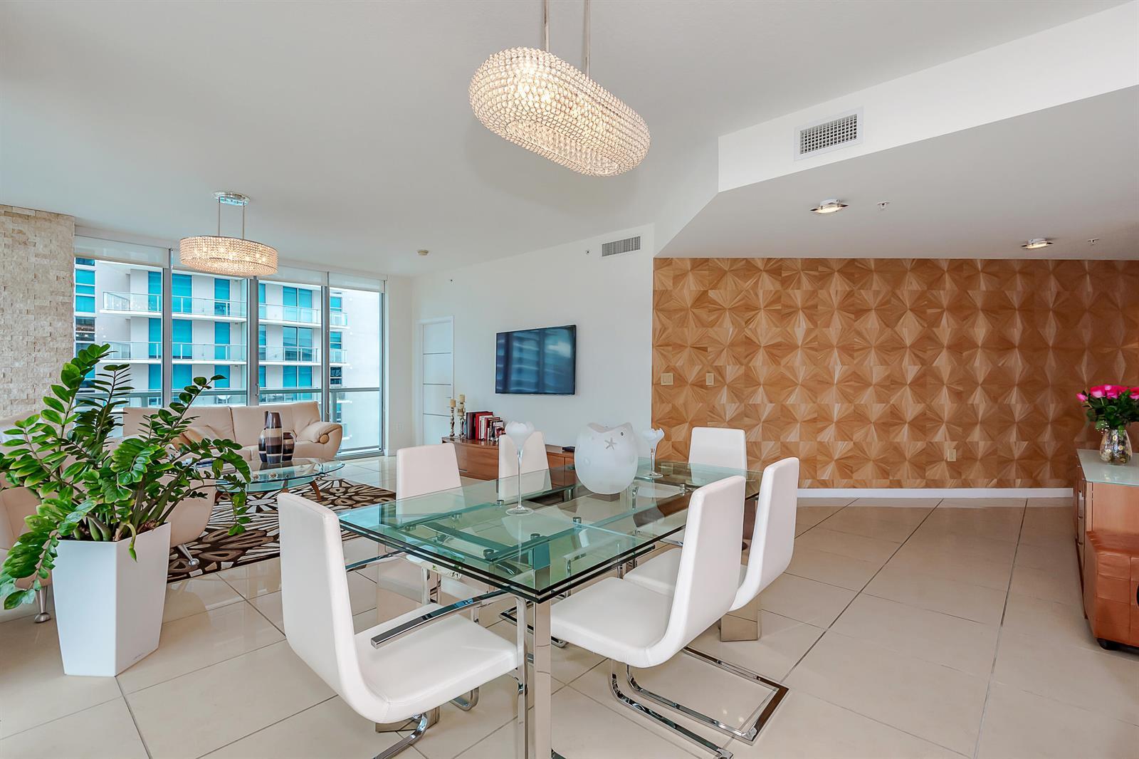 1111 SW 1ST Avenue, Miami FL 33130 photo 2