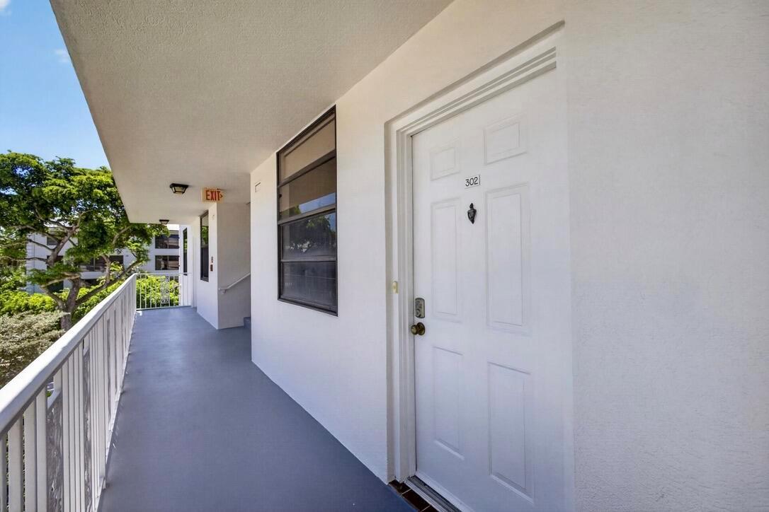 3635 Whitehall Drive # 302, West Palm Beach FL 33401 photo 4