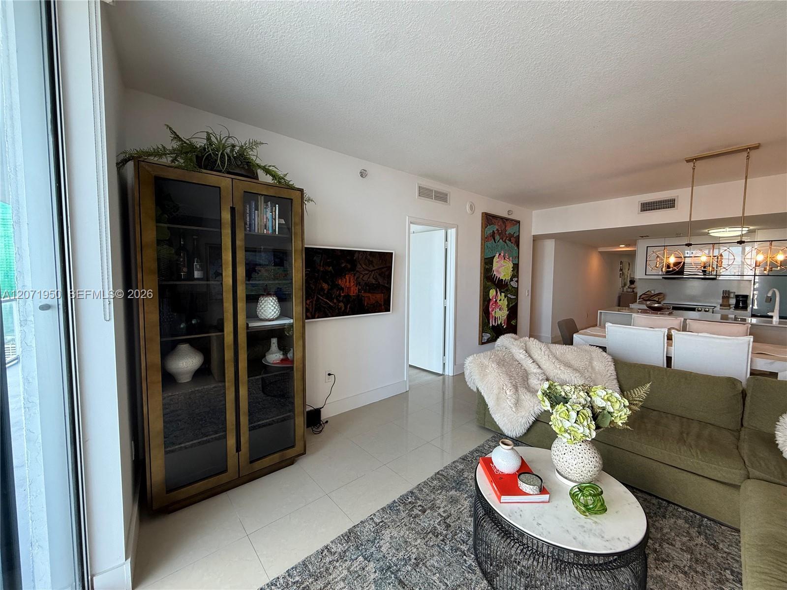 185 SW 7th St # 3803, Miami FL 33130 photo 2
