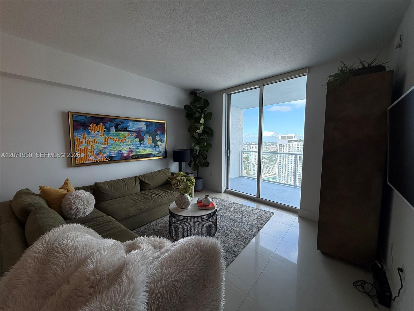 185 SW 7th St # 3803, Miami FL 33130 photo 4