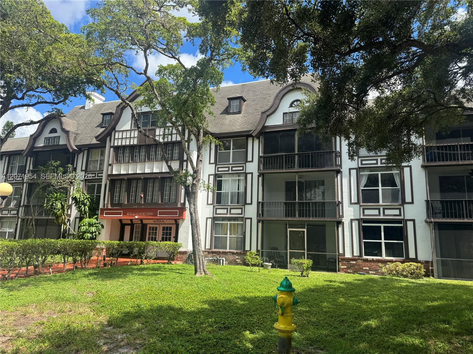 3740 Inverrary Dr # 2Q, Lauderhill FL 33319