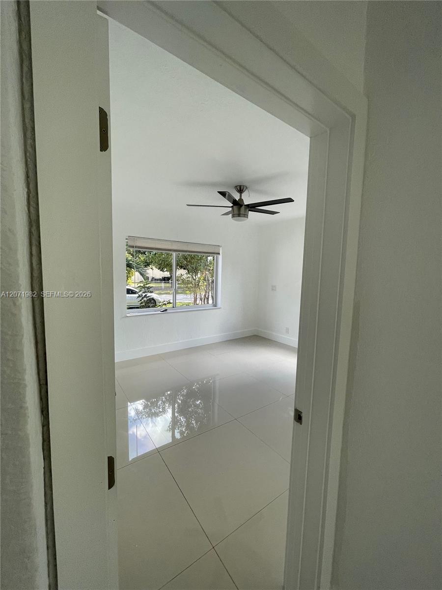 15760 NE 18th Ct, North Miami Beach FL 33162 photo 2