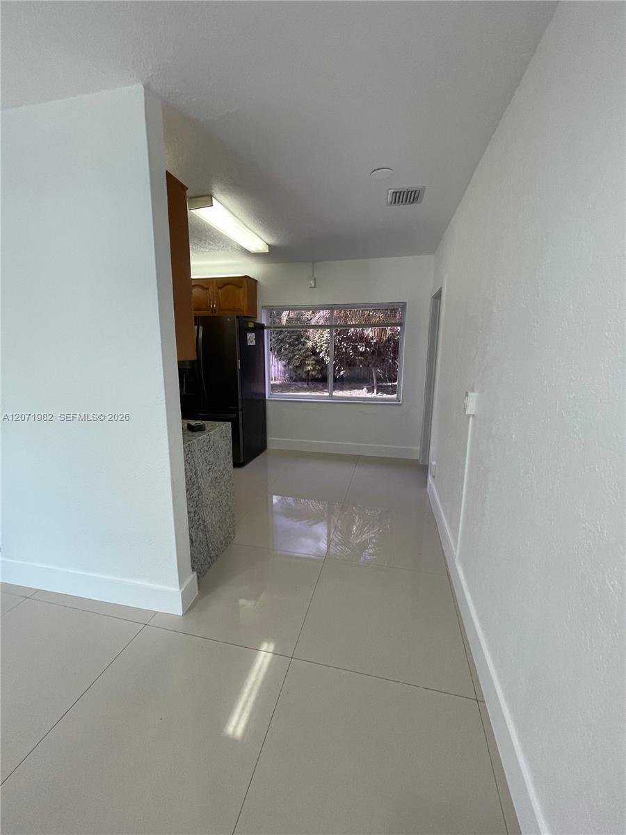 15760 NE 18th Ct, North Miami Beach FL 33162 photo 4