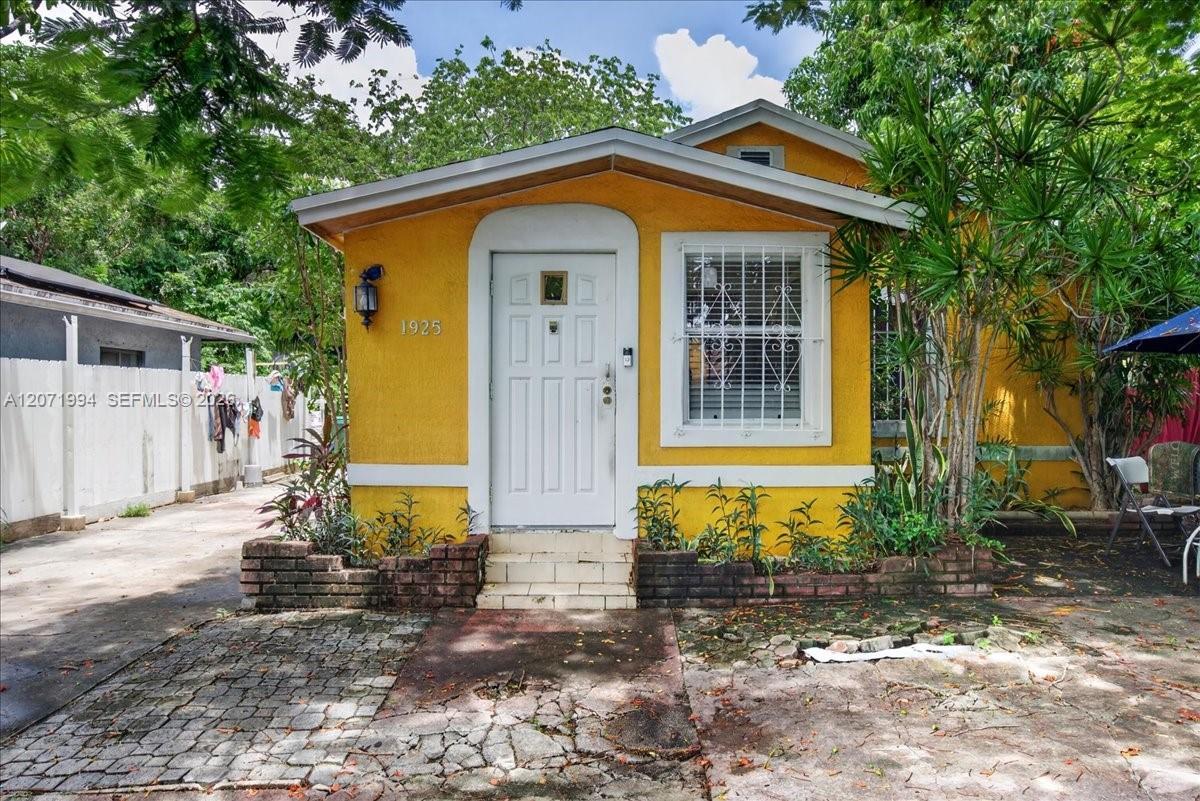 1925 NW 85th St, Miami FL 33147
