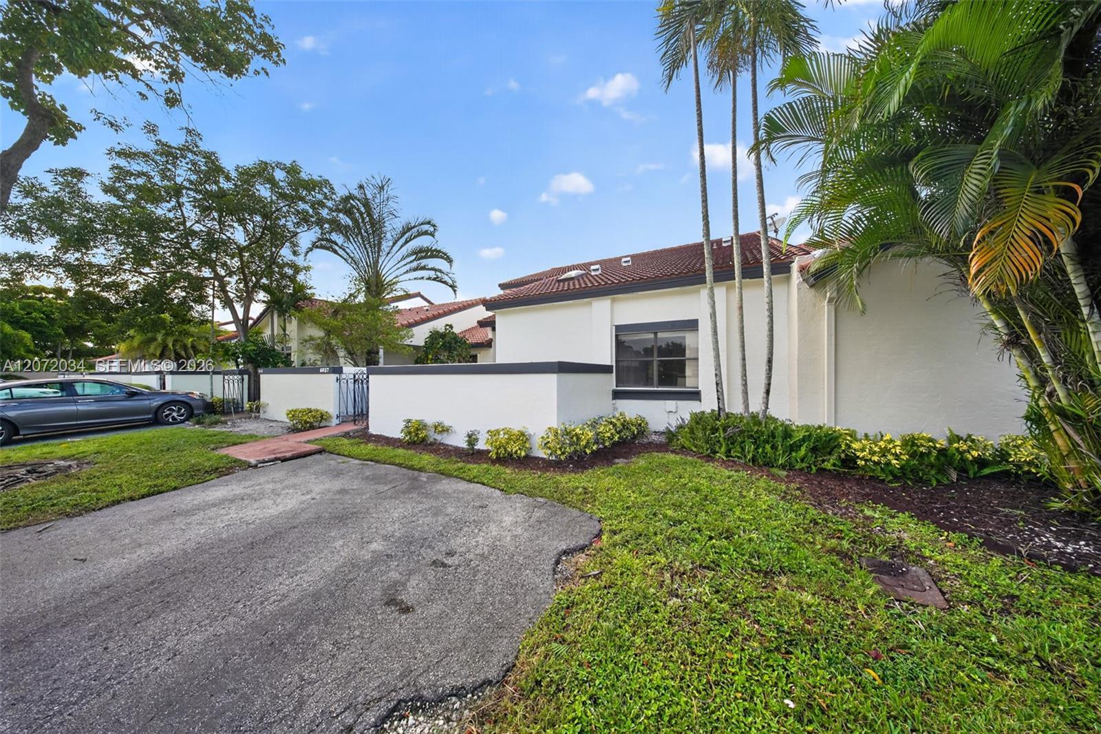 6637 NW 181st Ln, Hialeah FL 33015 photo 3
