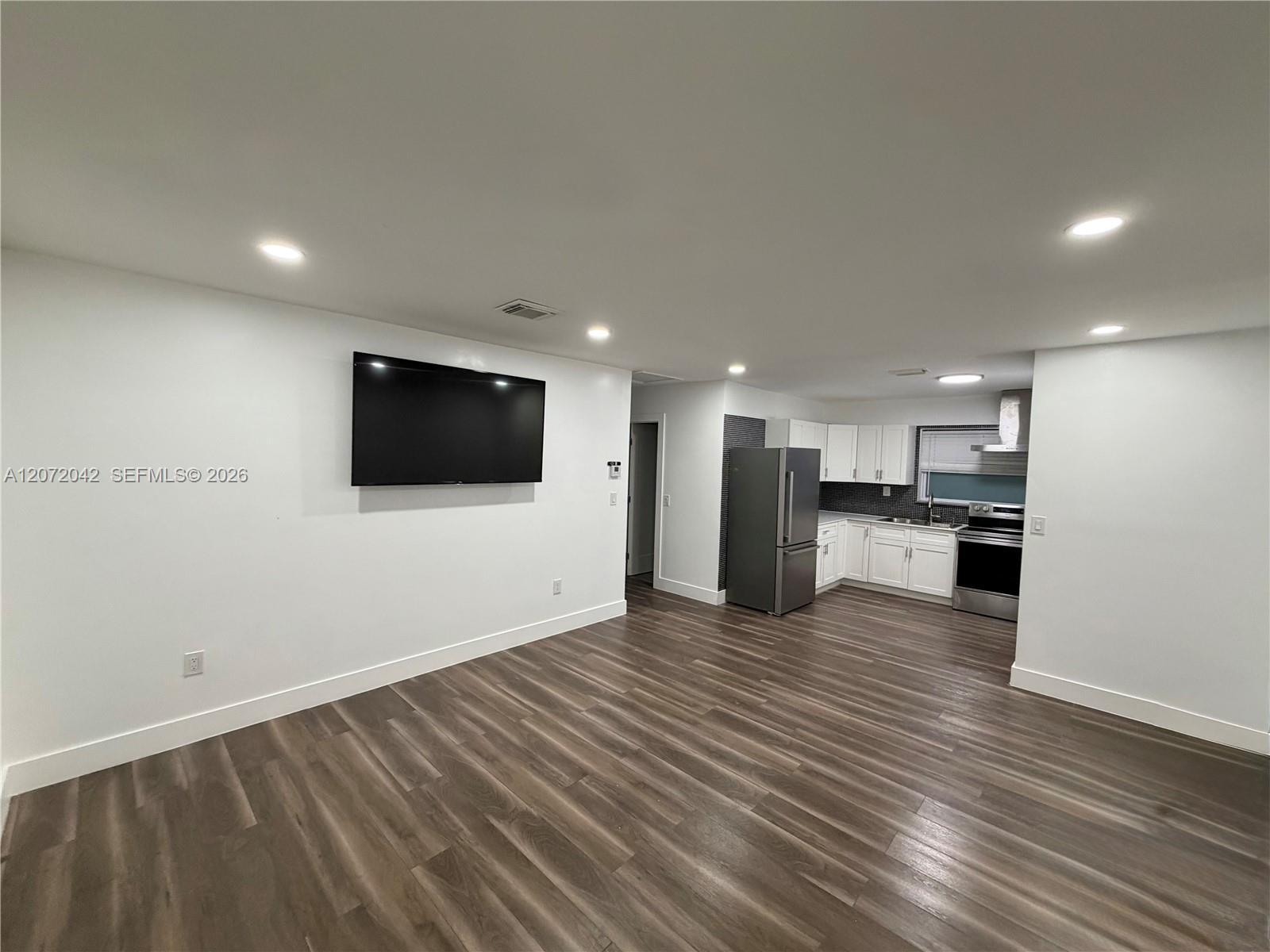 1500 SW 10th St Side, Miami FL 33135 photo 2