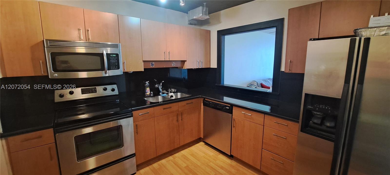 427 Golden Isles Dr # 5H, Hallandale Beach FL 33009 photo 3