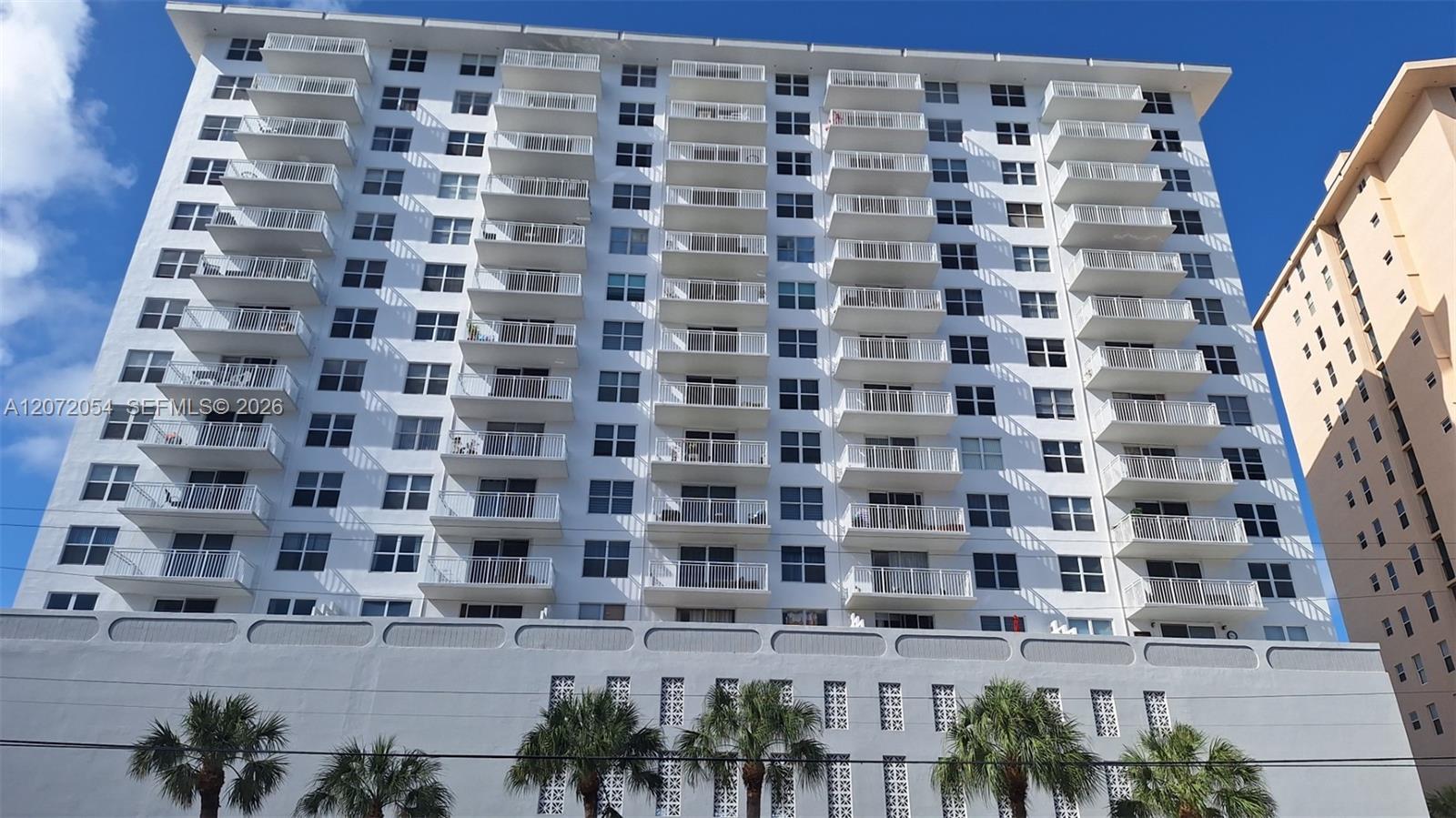 427 Golden Isles Dr # 5H, Hallandale Beach FL 33009