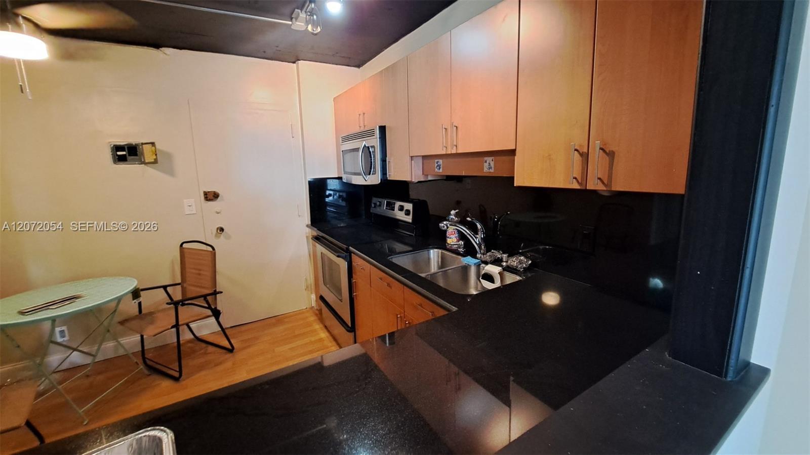 427 Golden Isles Dr # 5H, Hallandale Beach FL 33009 photo 4