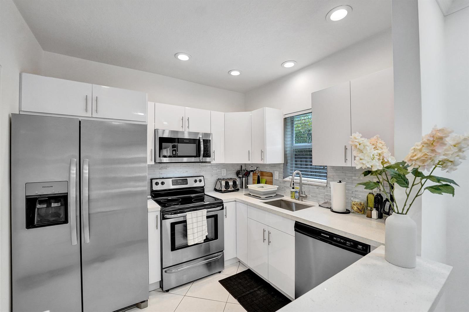 1450 N RIVERSIDE Drive # 103, Pompano Beach FL 33062 photo 2