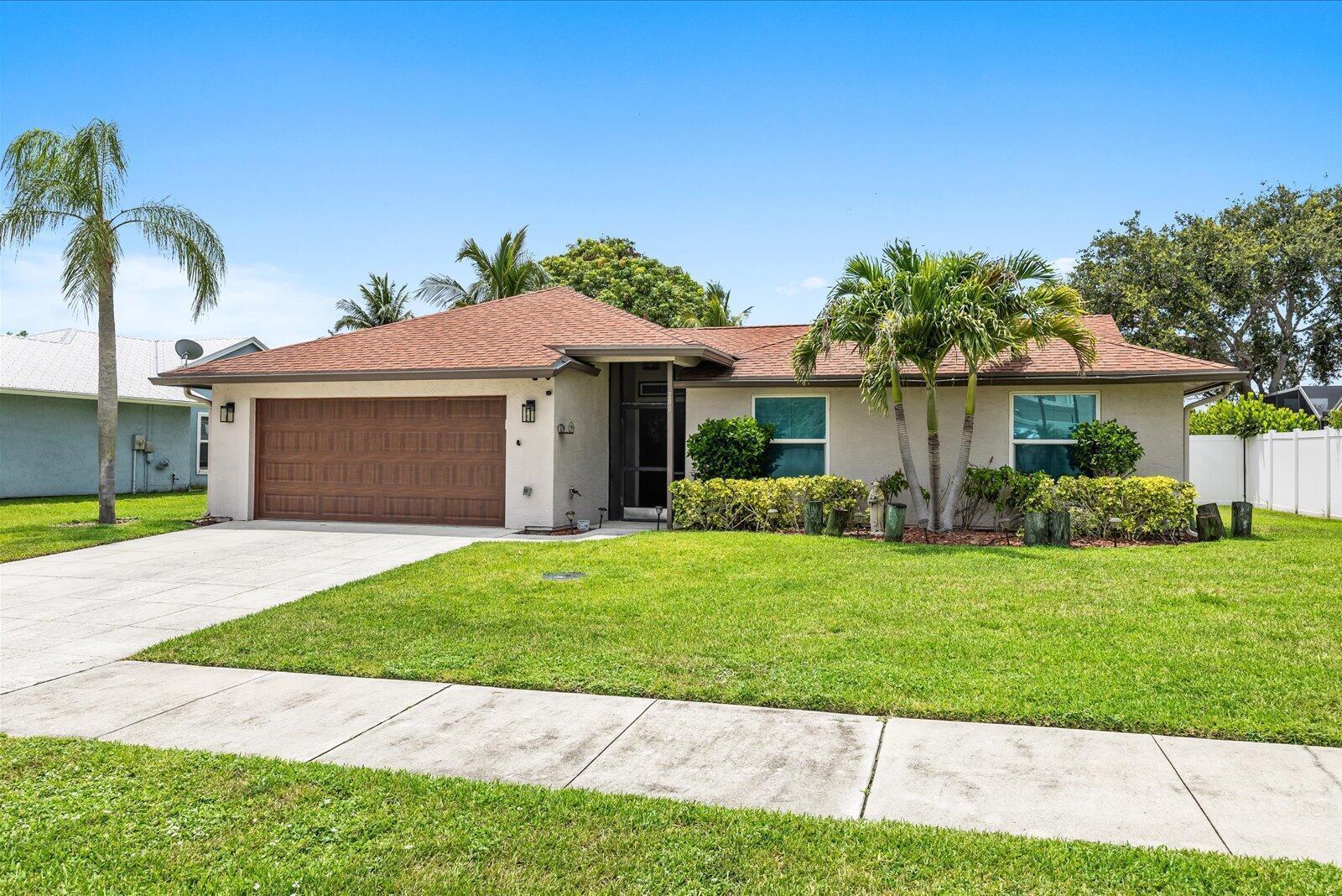 200 Park Place, Jupiter FL 33458 photo 2