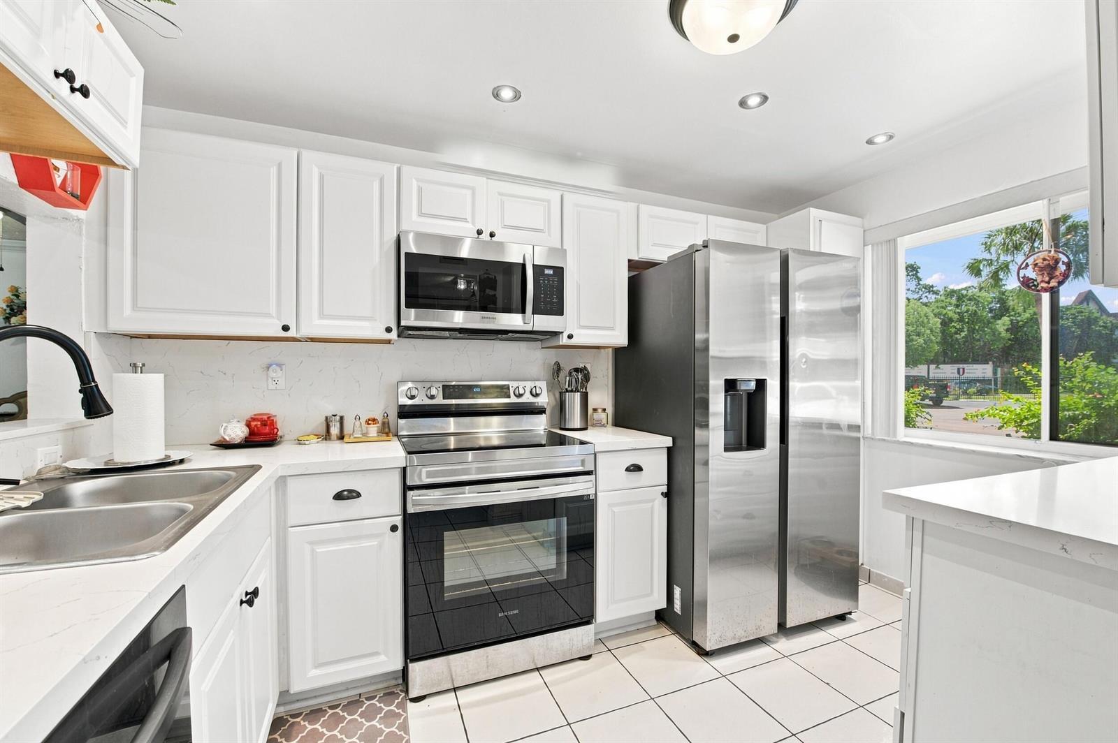 3601 INVERRARY Drive # 107, Lauderhill FL 33319 photo 4