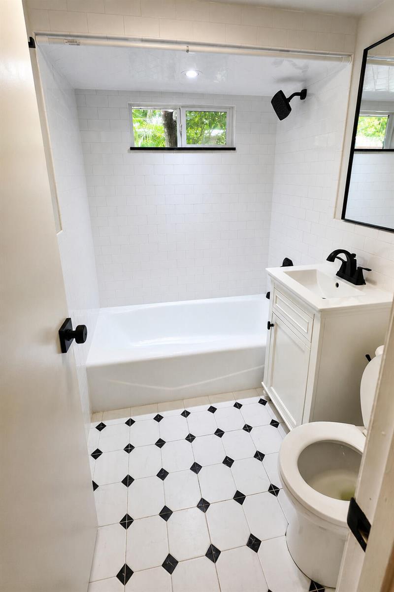 1716 NE 17TH Way, Fort Lauderdale FL 33305 photo 4